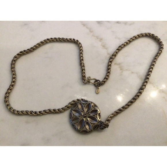 Vintage MONET Large Textured Filigree Gold Tone Flower Pendant Rope Necklace - Picture 6 of 7